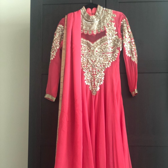 Ethnic dress - Picture 2 of 4